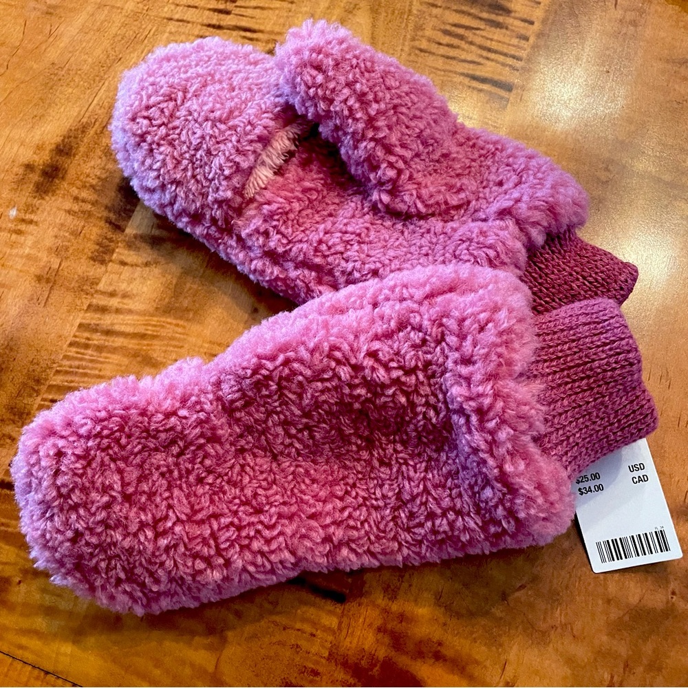 NWT Urban Outfitters Fuzzy Pink Mittens